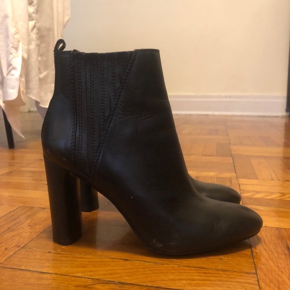 Vince Camuto Black Leather Heel booties size 9 - Picture 2 of 6
